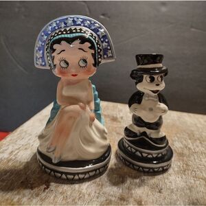 👍 Vintage Betty Boop Salt and Pepper Shakers. C4